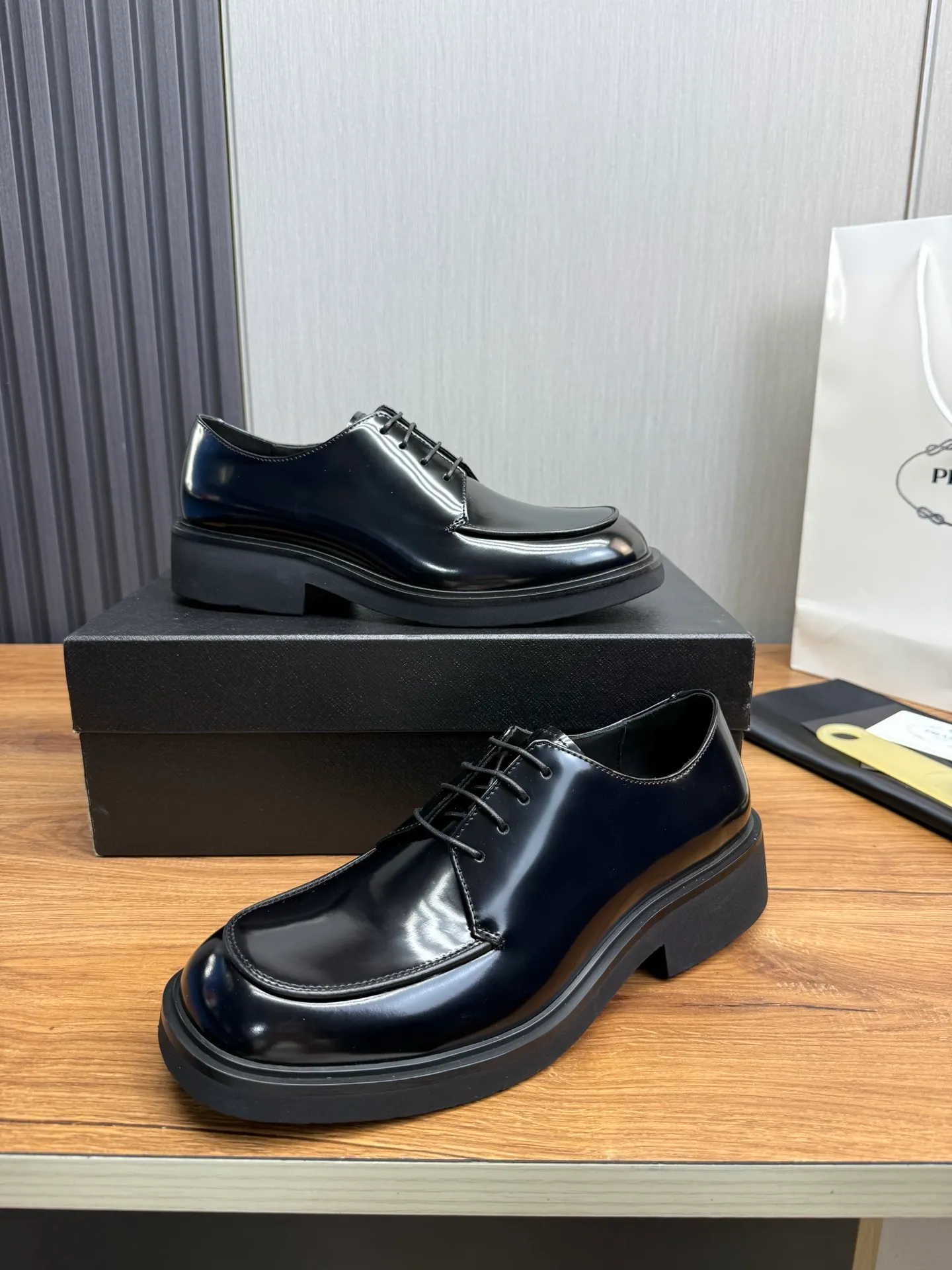 Men's shoes 💰840💰 [PRADA] New models synchronized with the official website, high-quality shipments ✔️Hot-sellers🔥 Original cowhide. Open edge beaded cowhide + cowhide lining, 1🆚1 replica, original lightweight foam outsole, 38-45 (men's 38.45 custom-made, non-refundable)